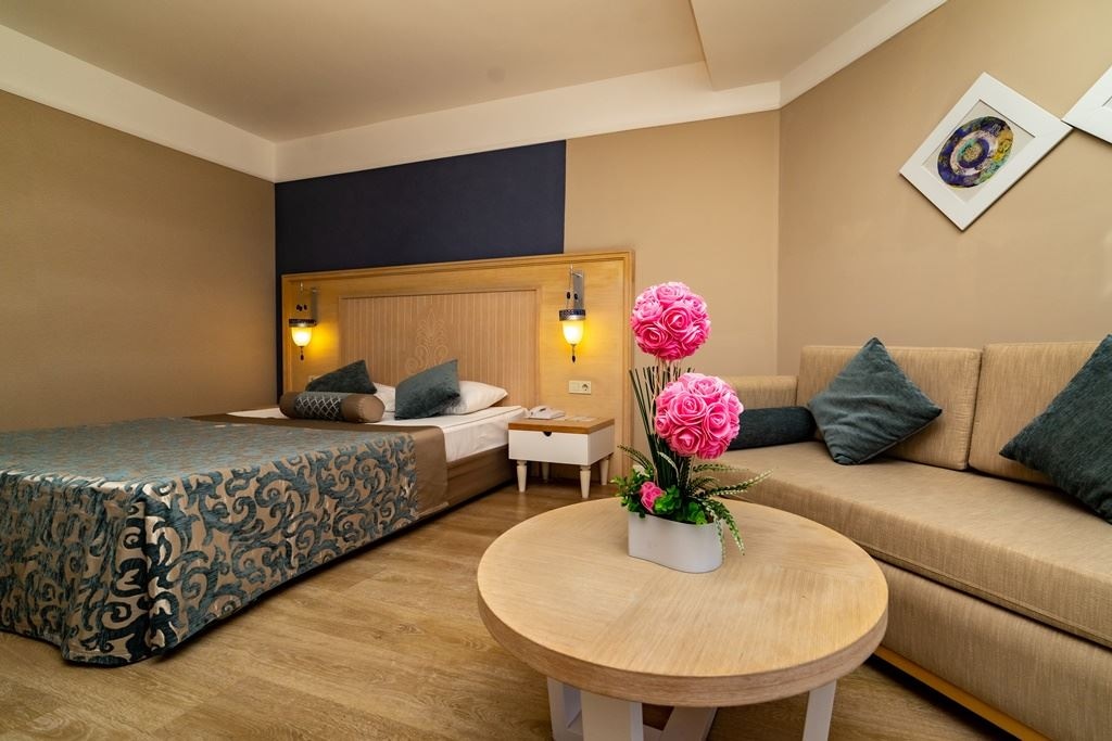 rooms-standard-room-land-view-with-balcony