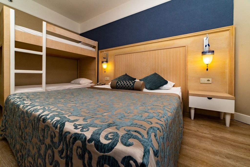 rooms-standard-bunkbed-side-sea-view