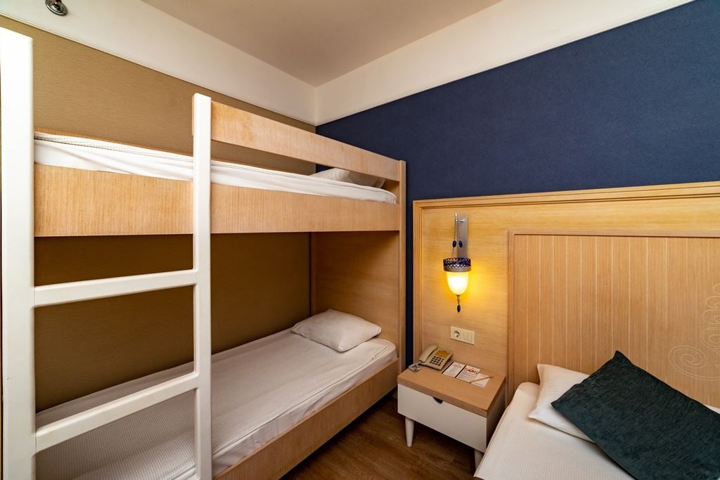 rooms-standard-bunkbed-side-sea-view