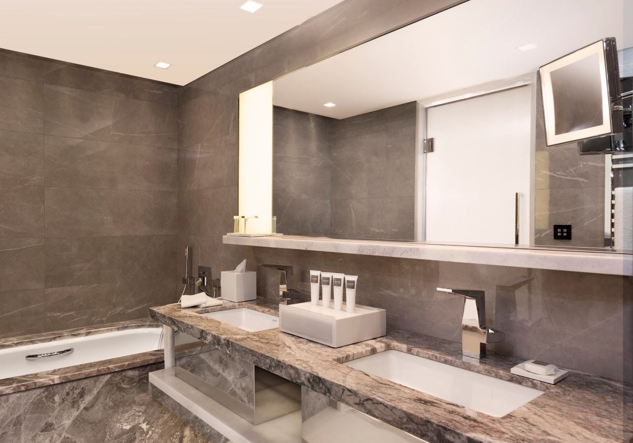 rooms-suite-two-bedrooms-with-terrace