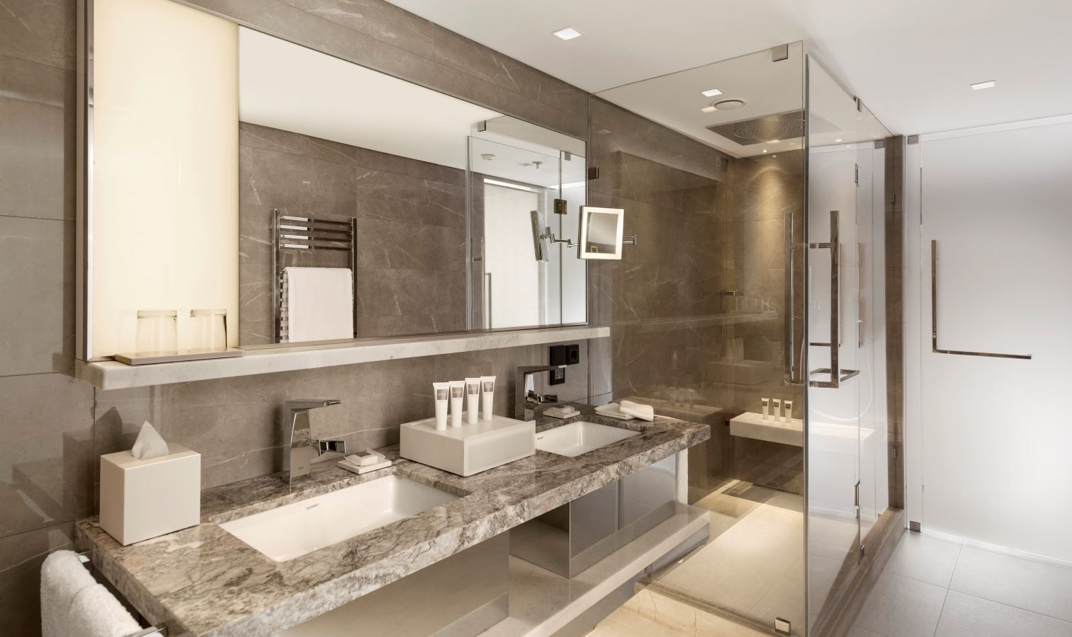 rooms-suite-two-bedrooms-with-terrace