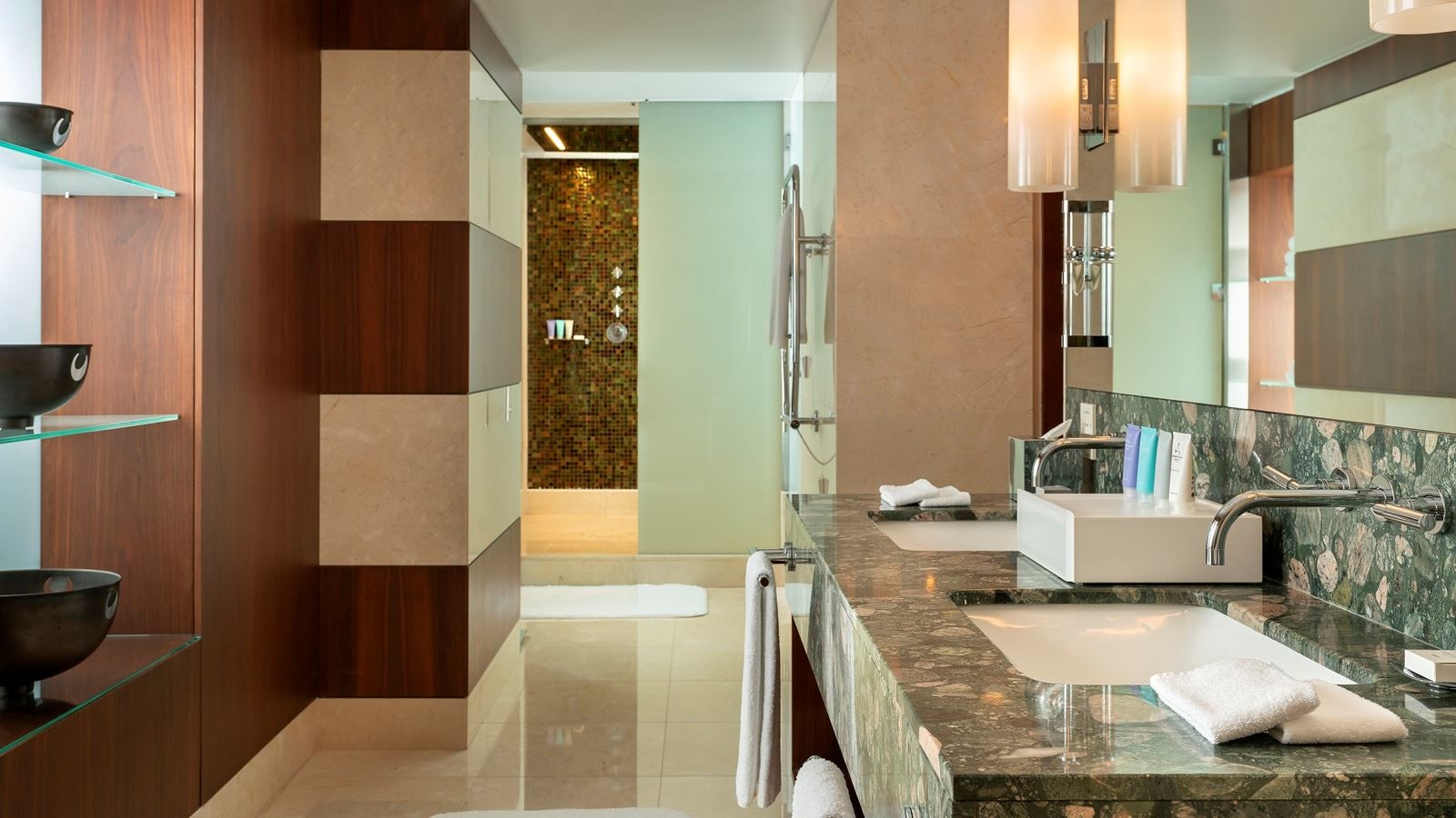 rooms-suite-city-view