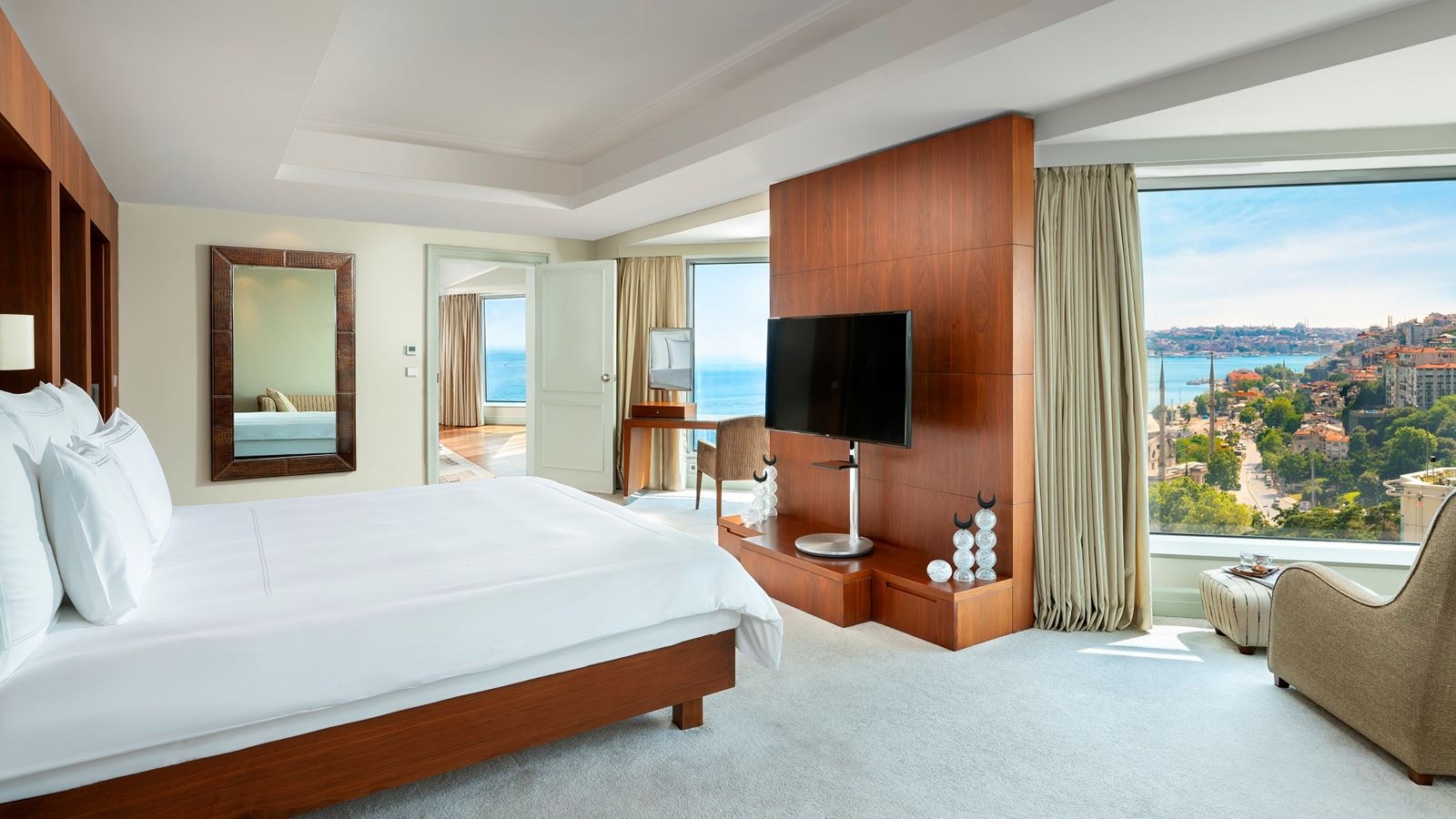 rooms-suite-city-view