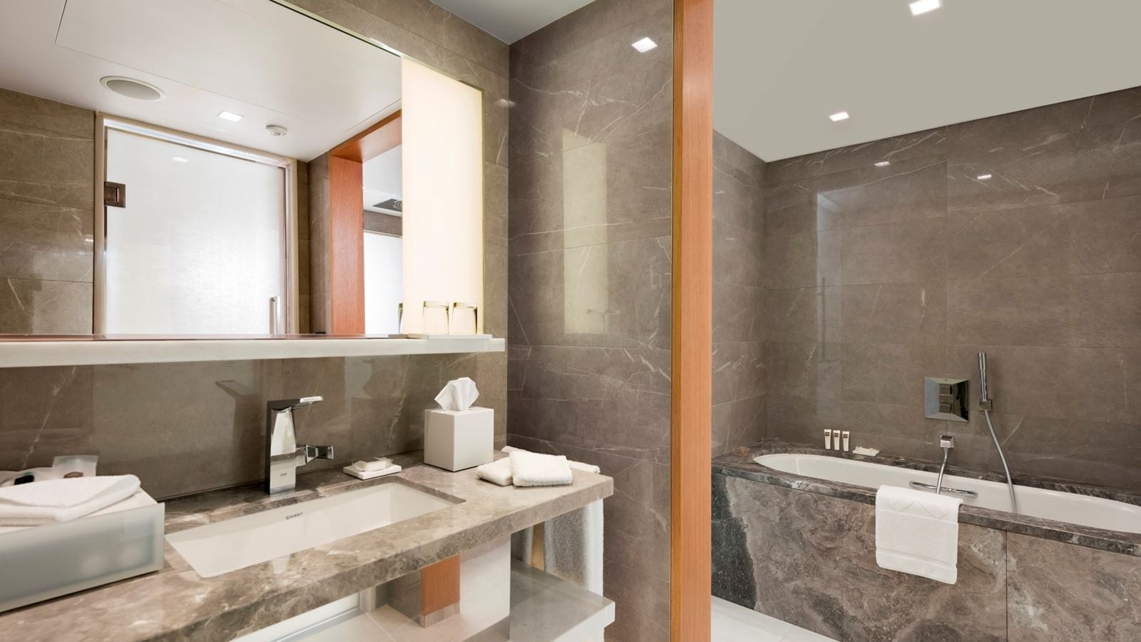 rooms-suite-deluxe-city-view