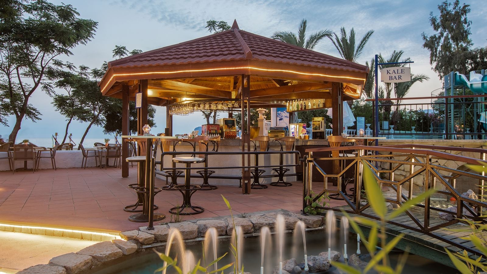 restaurants-neptun-pool-bar