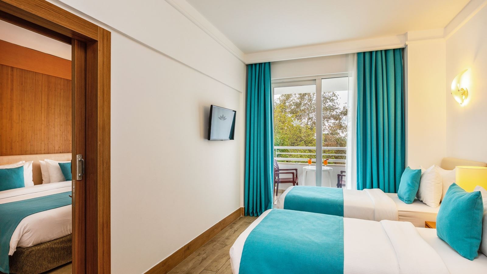 rooms-superior-family-room