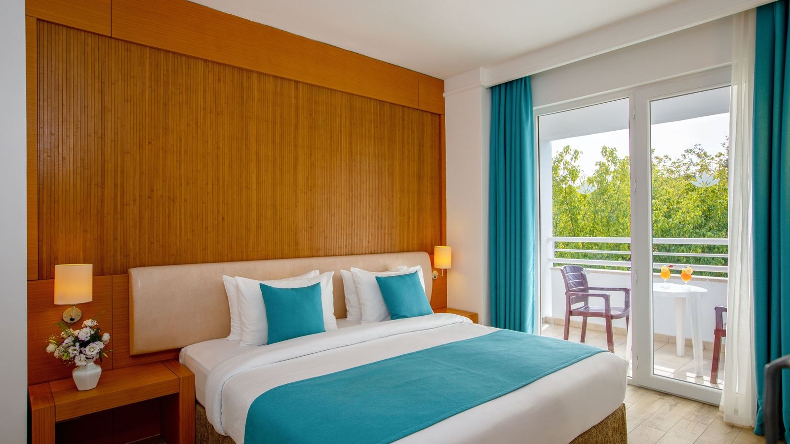 rooms-superior-family-room