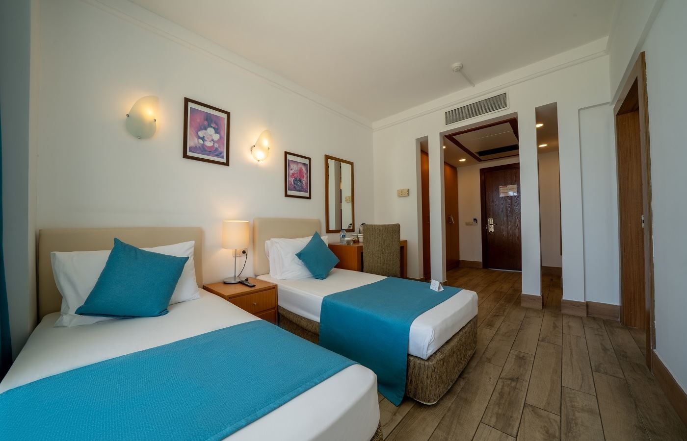 rooms-superior-family-room