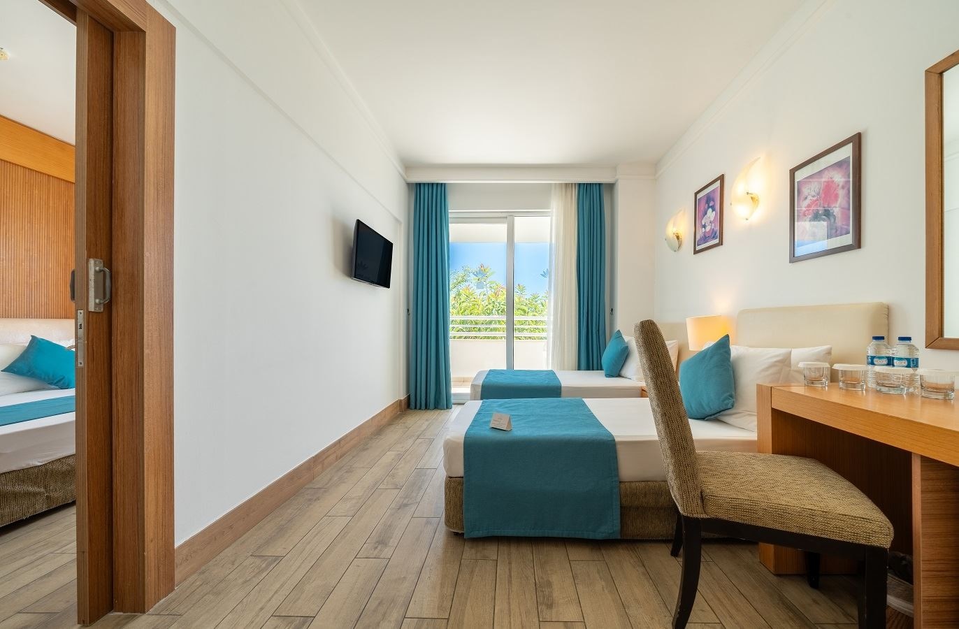 rooms-superior-family-room