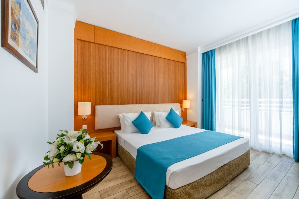 rooms-superior-family-room