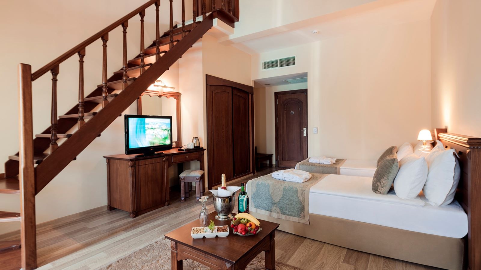 rooms-select-villa-dublex-family-room