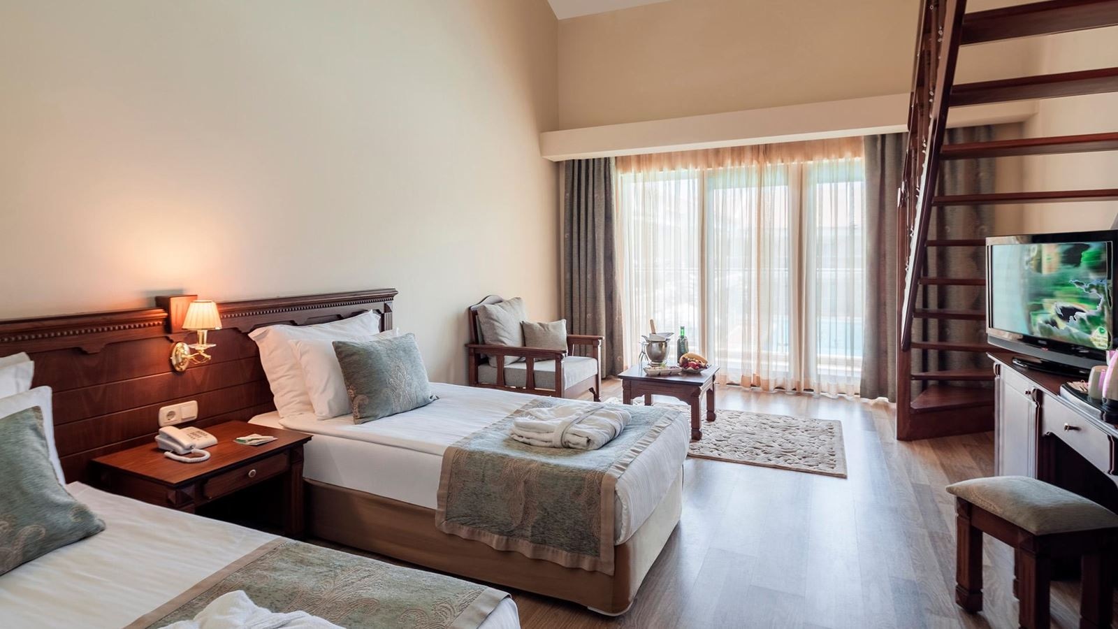 rooms-select-villa-dublex-family-room