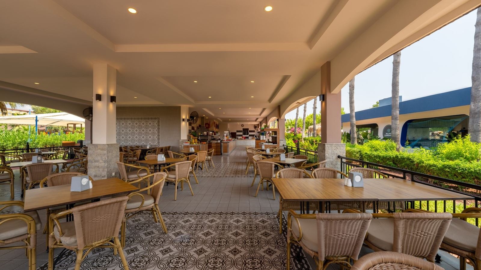 restaurants-paradise-beach-restaurant