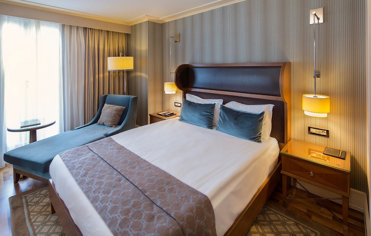 rooms-double-or-twin-superior-city-view