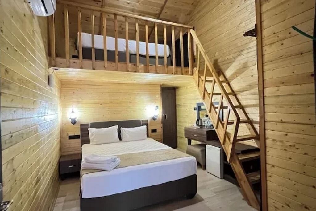 rooms-wooden-bungalow-room