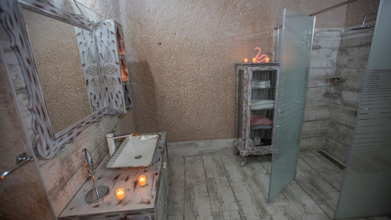 rooms-kaya-magara-suit