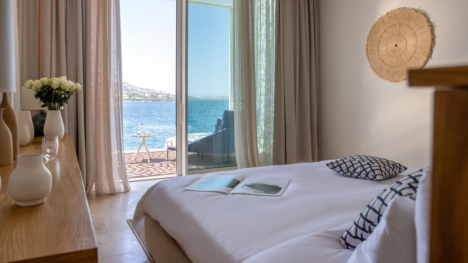 rooms-2-bedroom-panoramic-sea-view-suite-with-pool