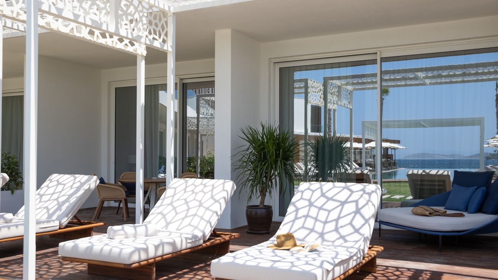 rooms-beachfront-panoramic-sea-view-suite