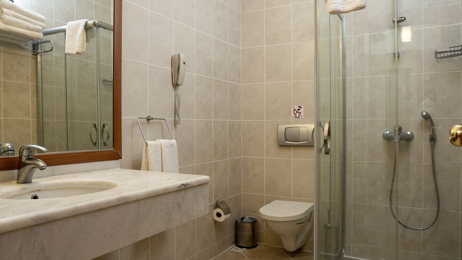 rooms-club-large-room-with-bunkbed