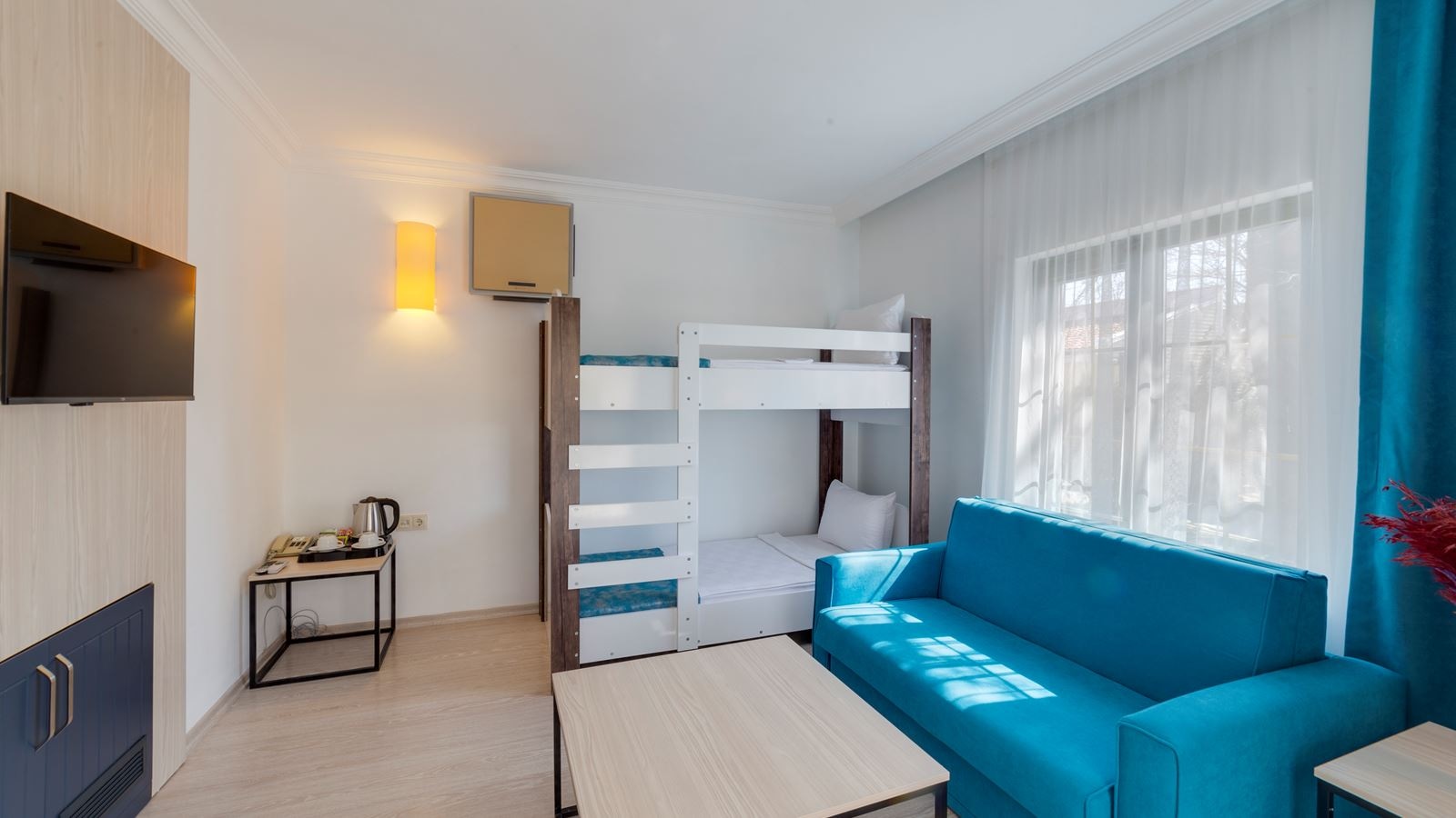 rooms-club-family-room