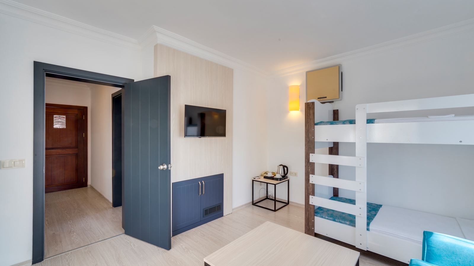 rooms-club-family-room