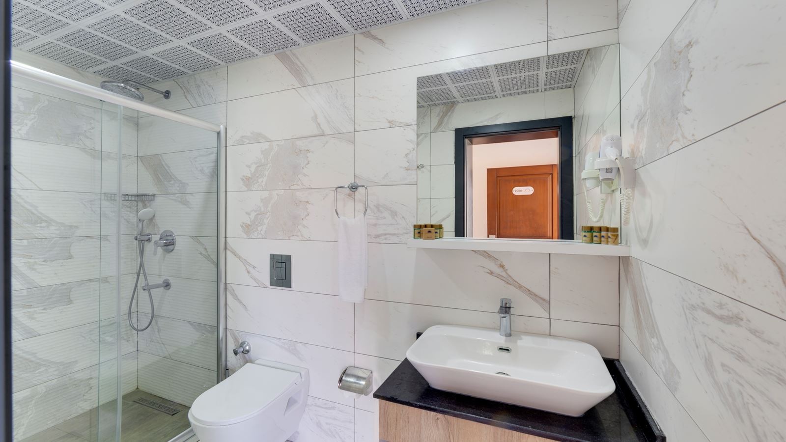 rooms-club-family-room