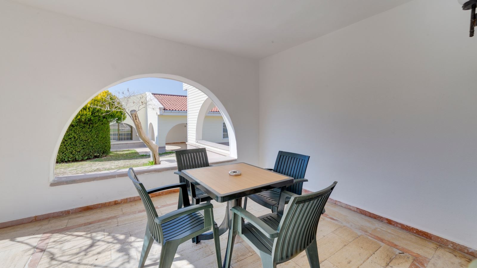 rooms-club-family-room