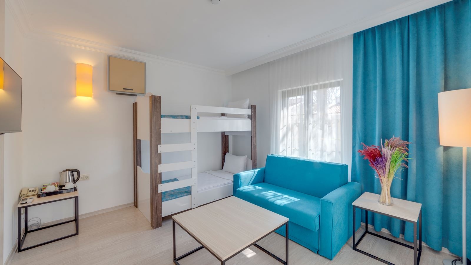 rooms-club-family-room