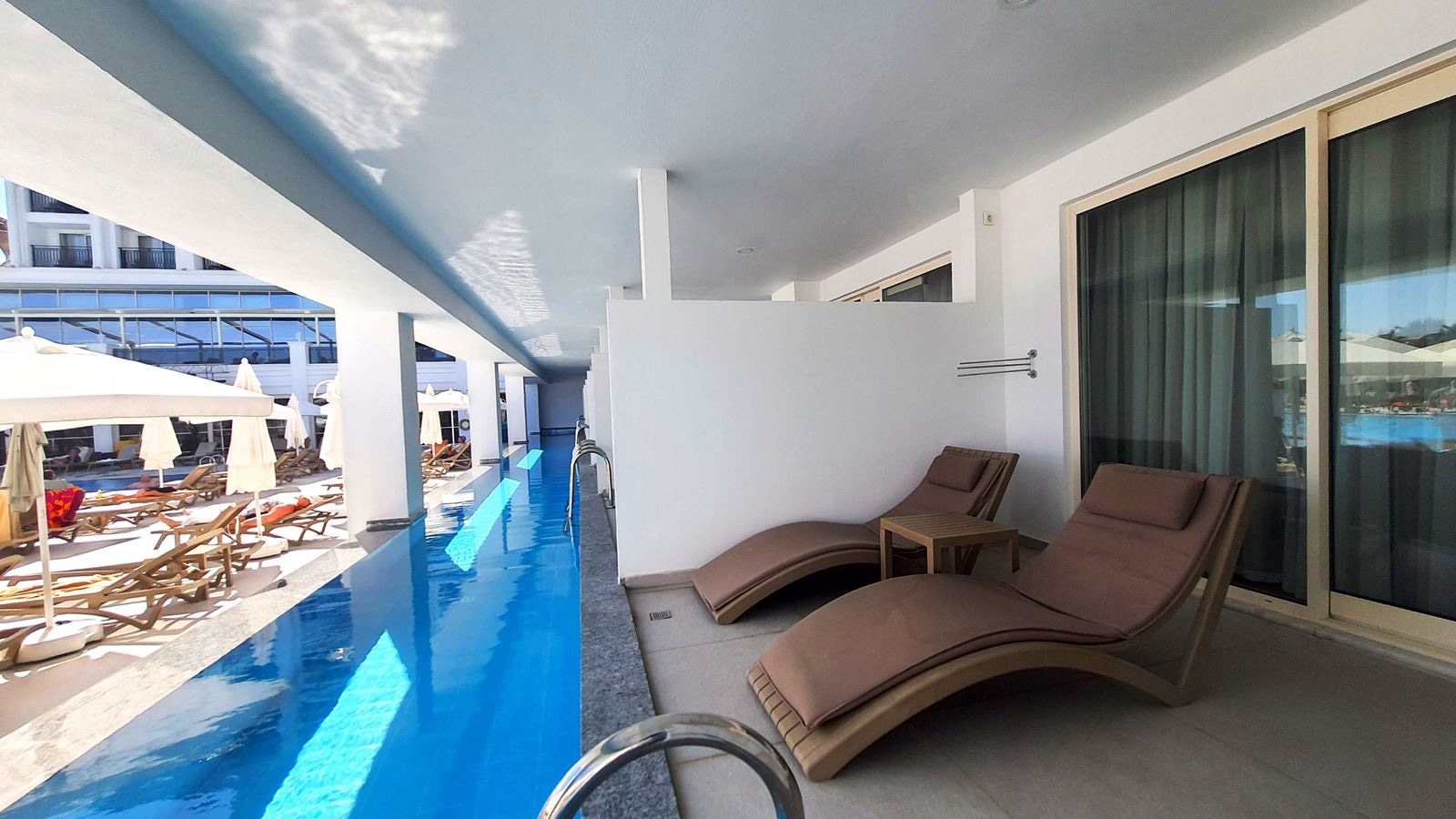 rooms-swim-up-deluxe-room
