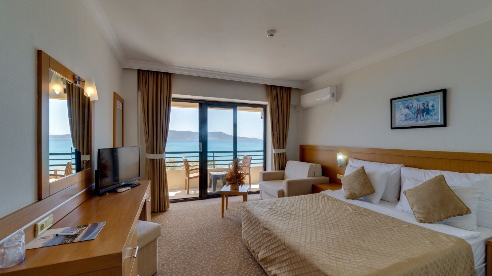 rooms-standard-room-seaview-balcony
