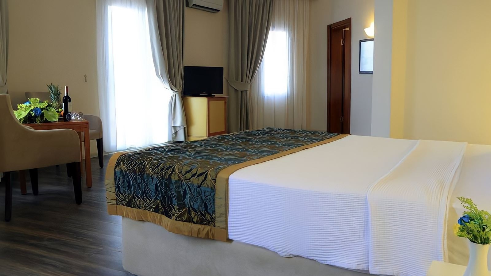 rooms-standart-mountain-view-room-no-balcony