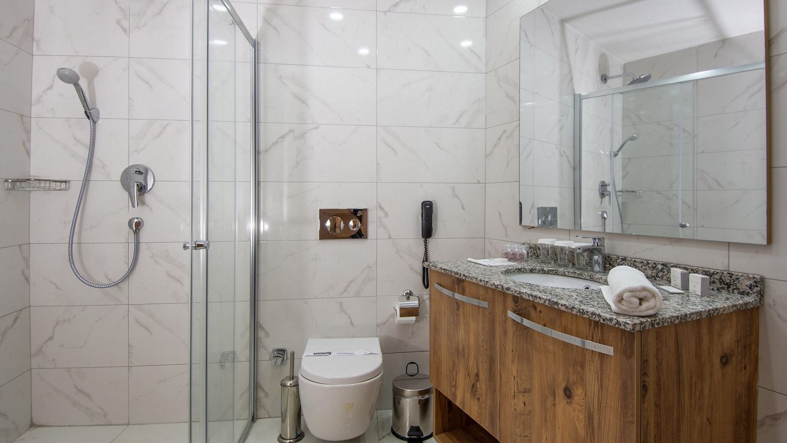 rooms-standard-economy-roof-room