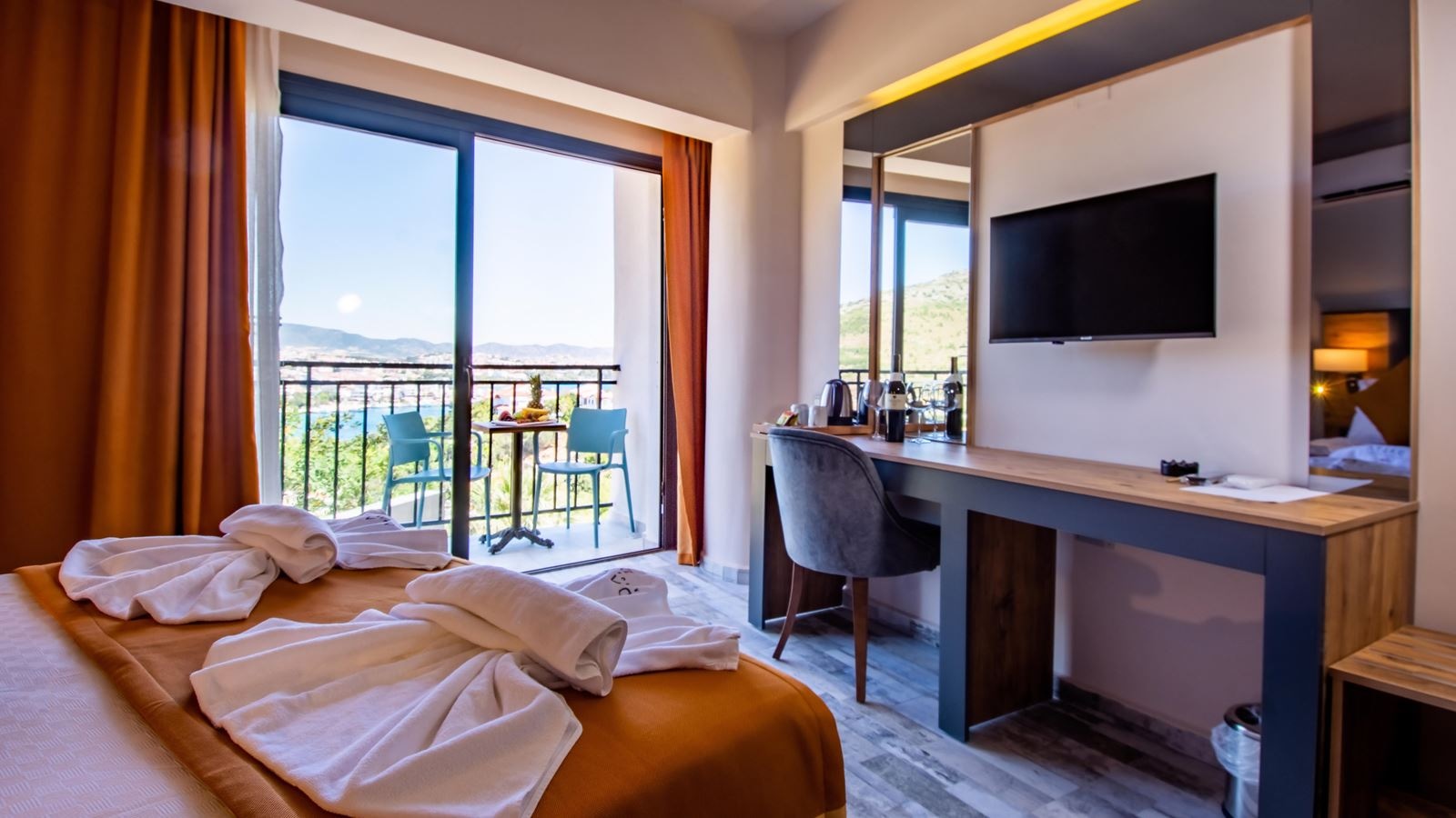 rooms-deluxe-sea-view-room