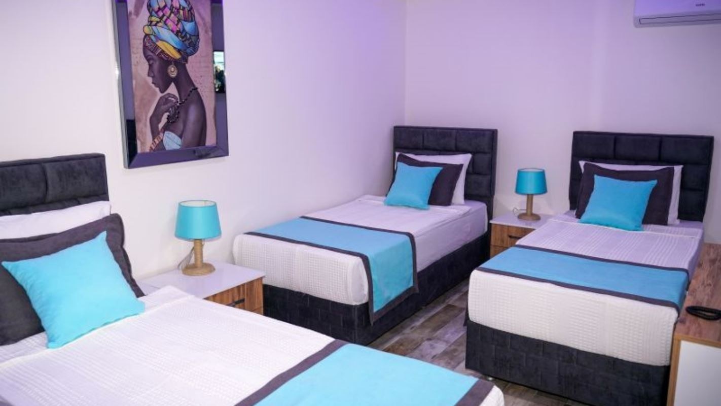 rooms-standart-oda-kara-manzarali