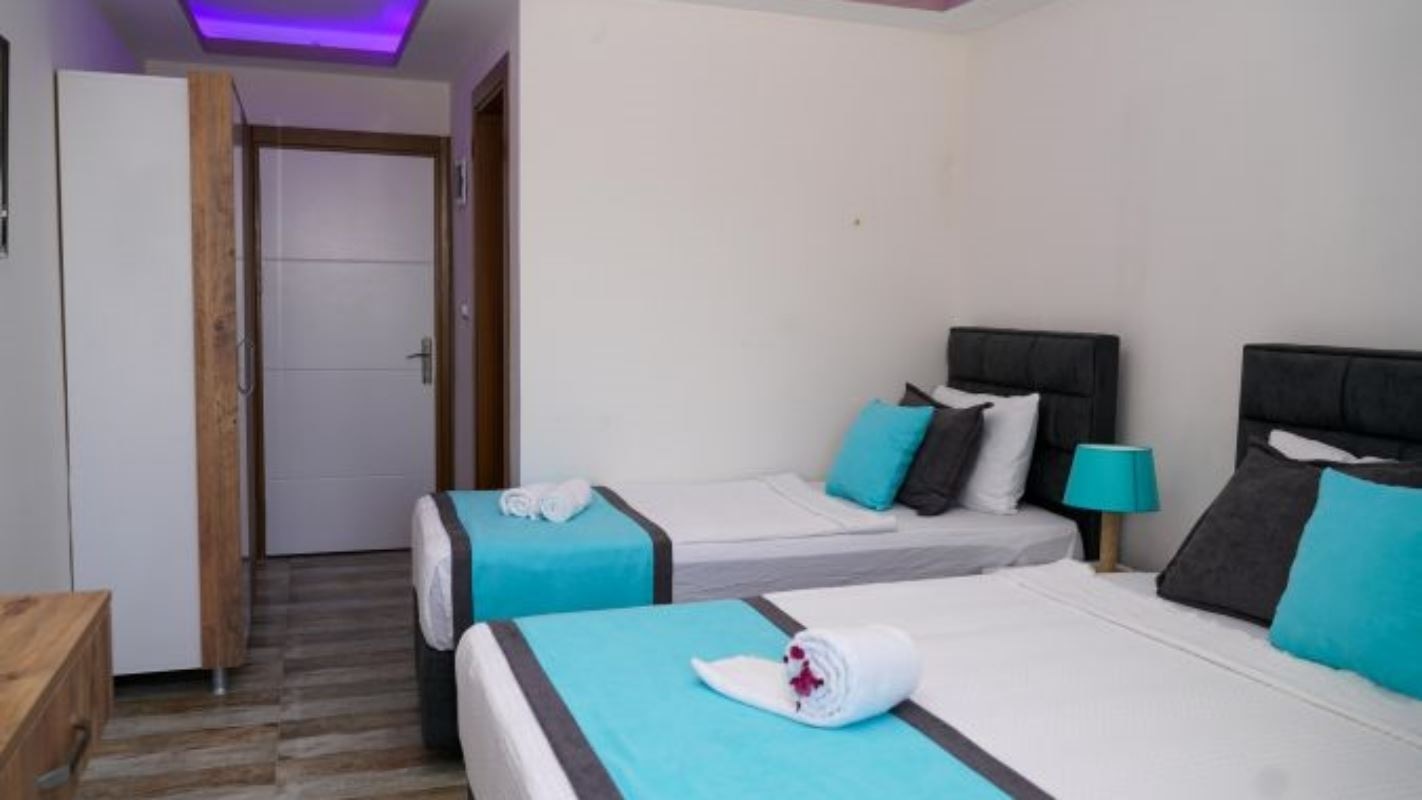 rooms-standart-oda-kara-manzarali