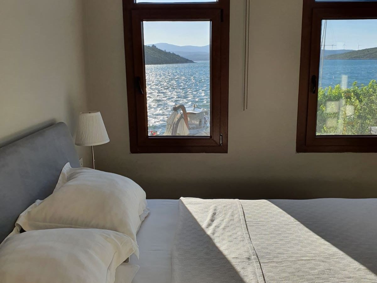 rooms-family-room-with-sea-wiev