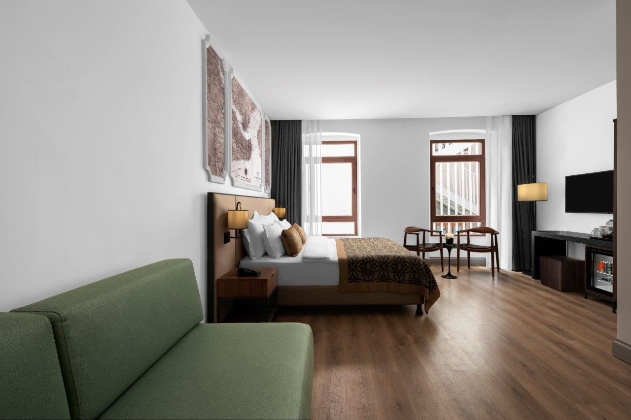 rooms-deluxe-suite-no-view-french