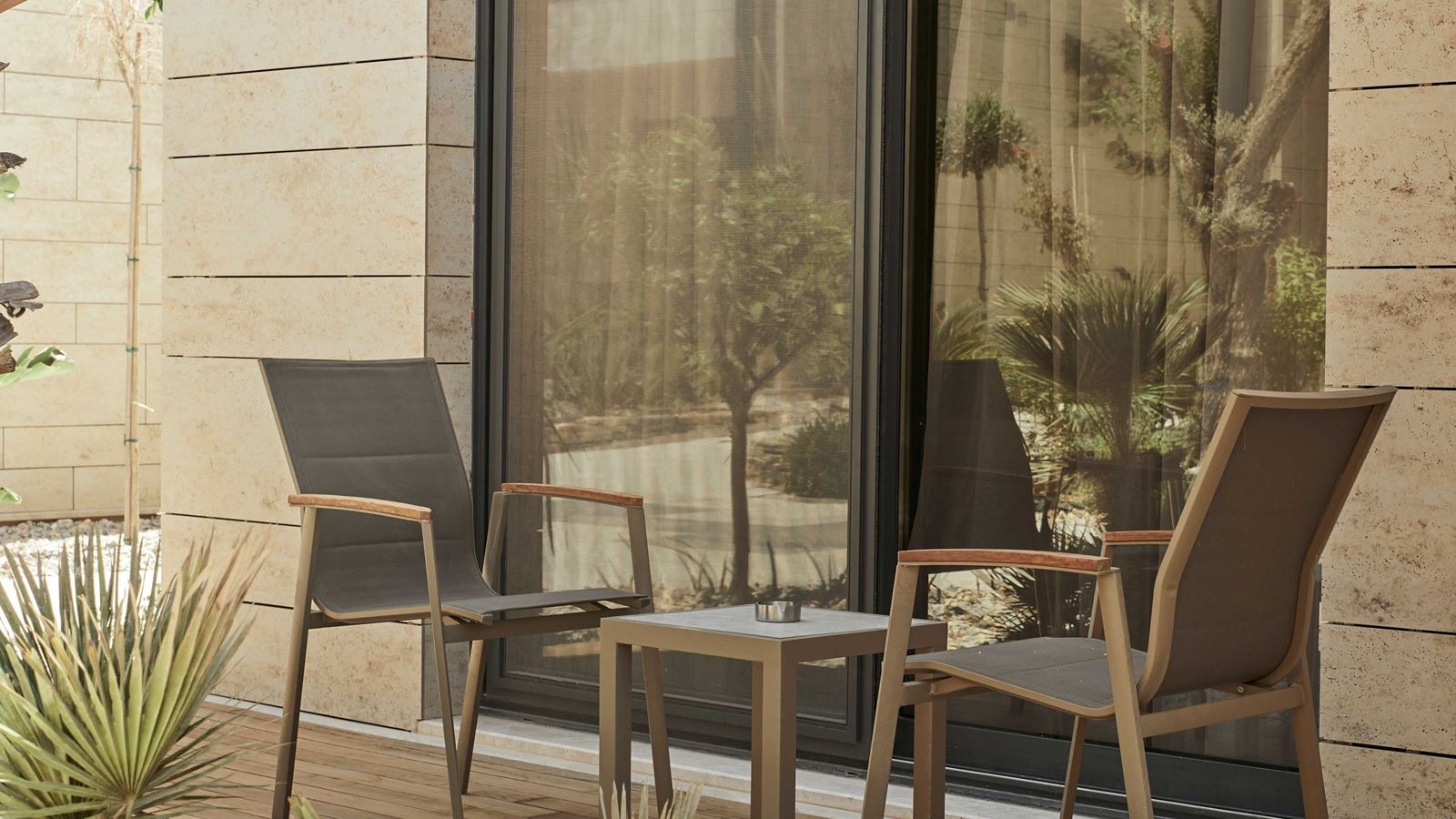 rooms-deluxe-room-with-garden-view