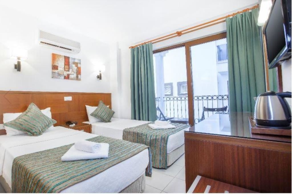 rooms-standard-room-side-sea-view