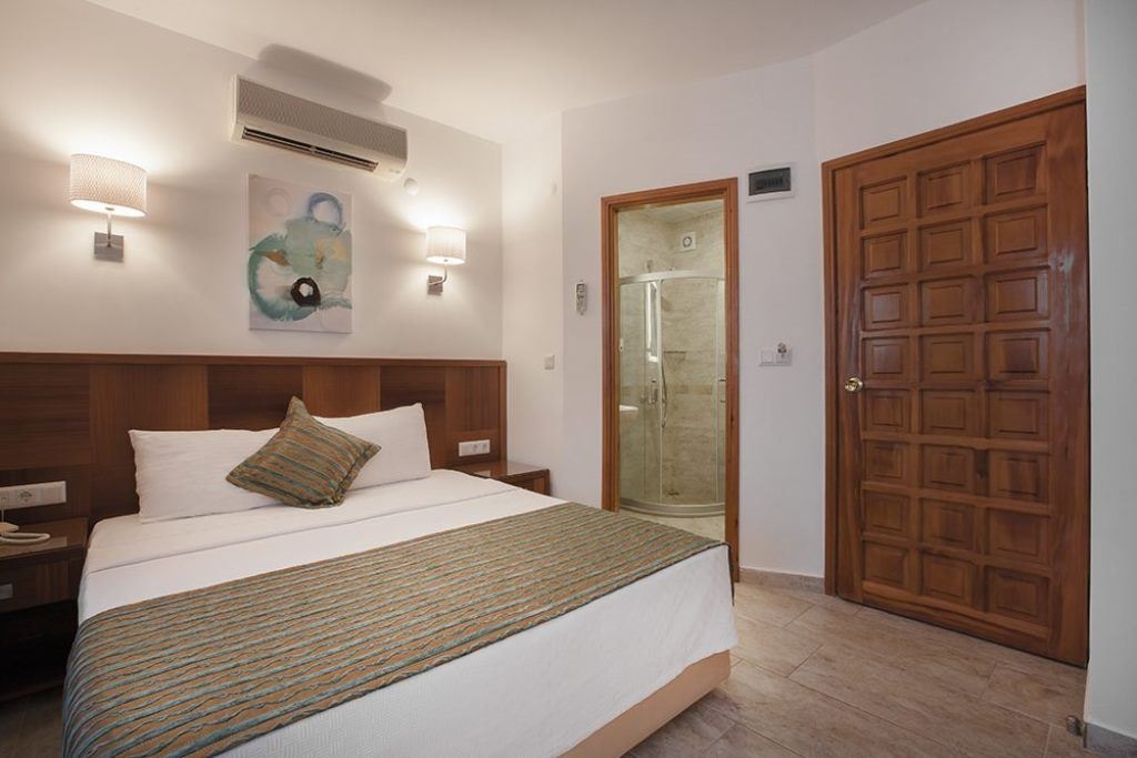 rooms-deluxe-room-frontal-sea-view