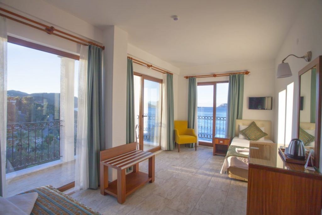 rooms-superior-room-frontal-sea-view
