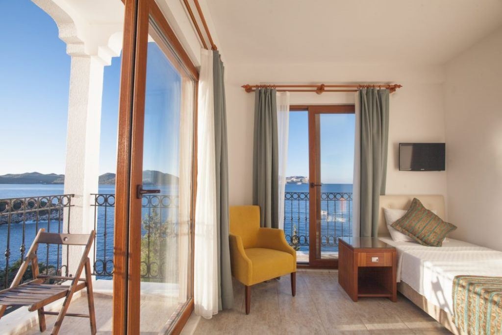 rooms-superior-room-frontal-sea-view