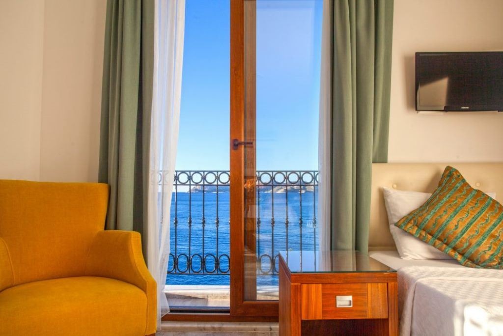rooms-superior-room-frontal-sea-view