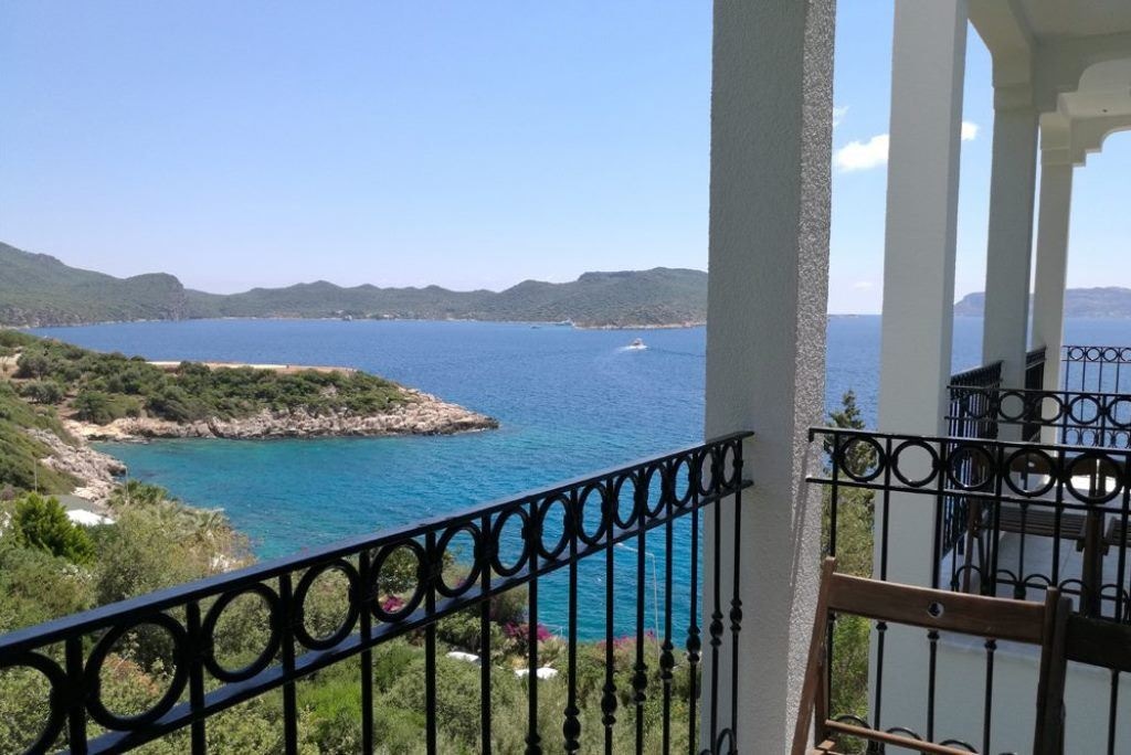 rooms-family-suite-side-sea-view