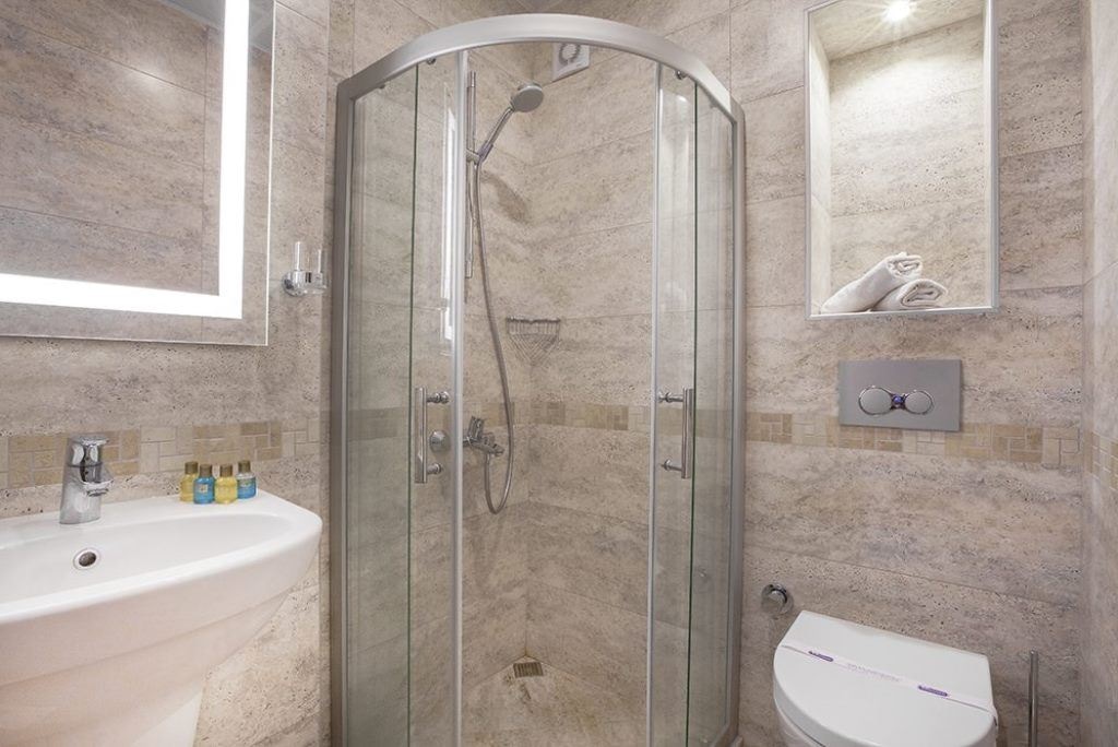 rooms-family-suite-side-sea-view