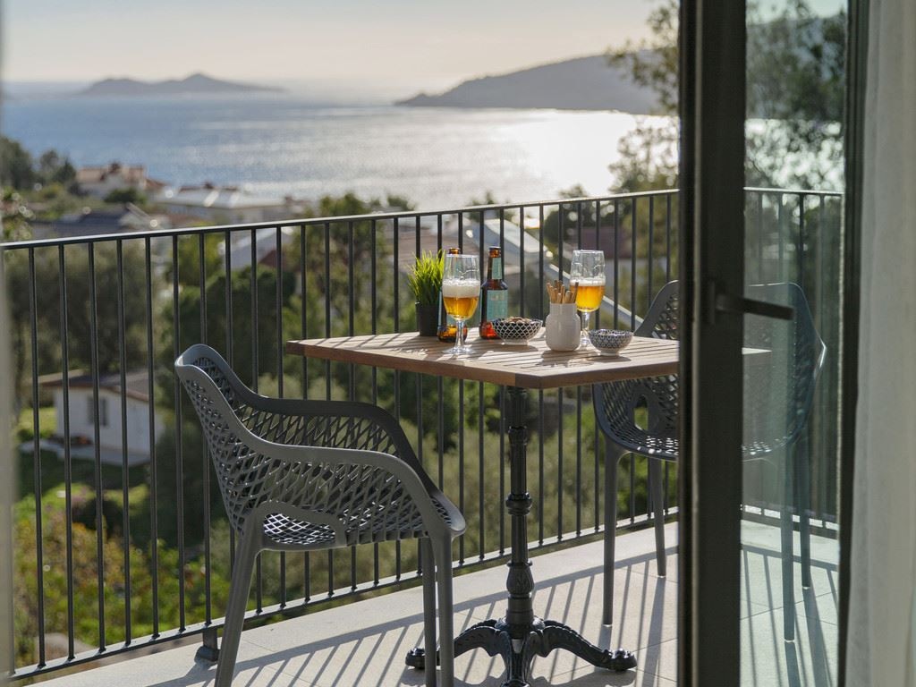 rooms-deluxe-room-sea-view