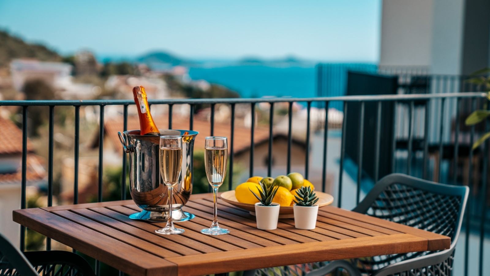 rooms-king-suite-with-sea-view