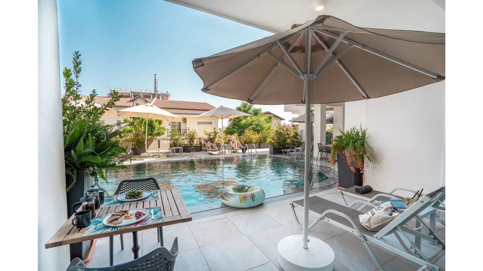 rooms-swim-up-suite