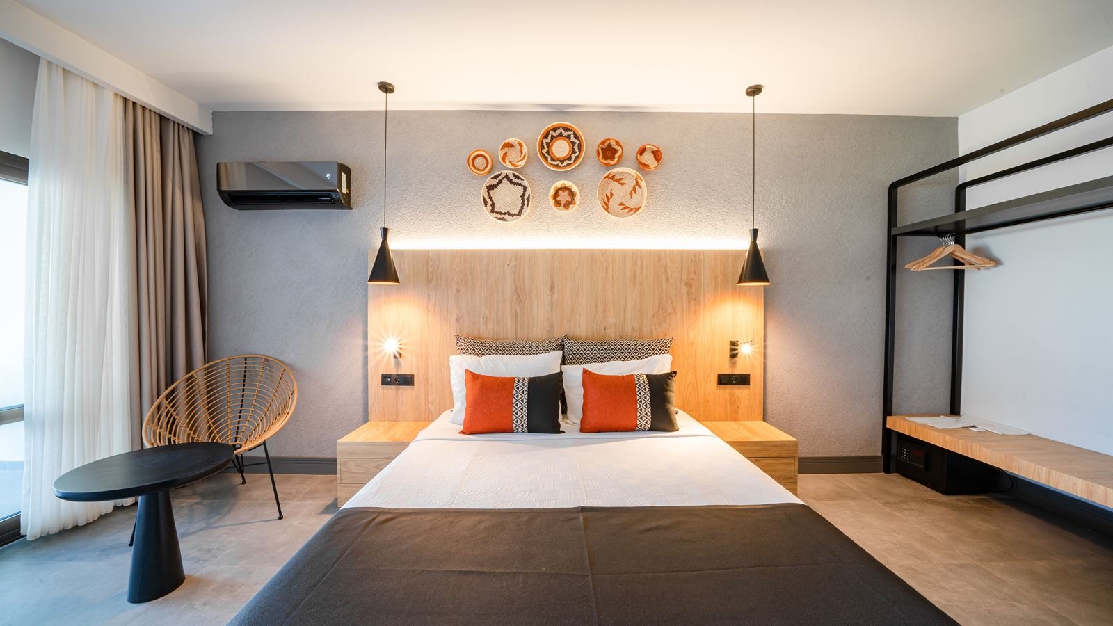 rooms-deluxe-family-room