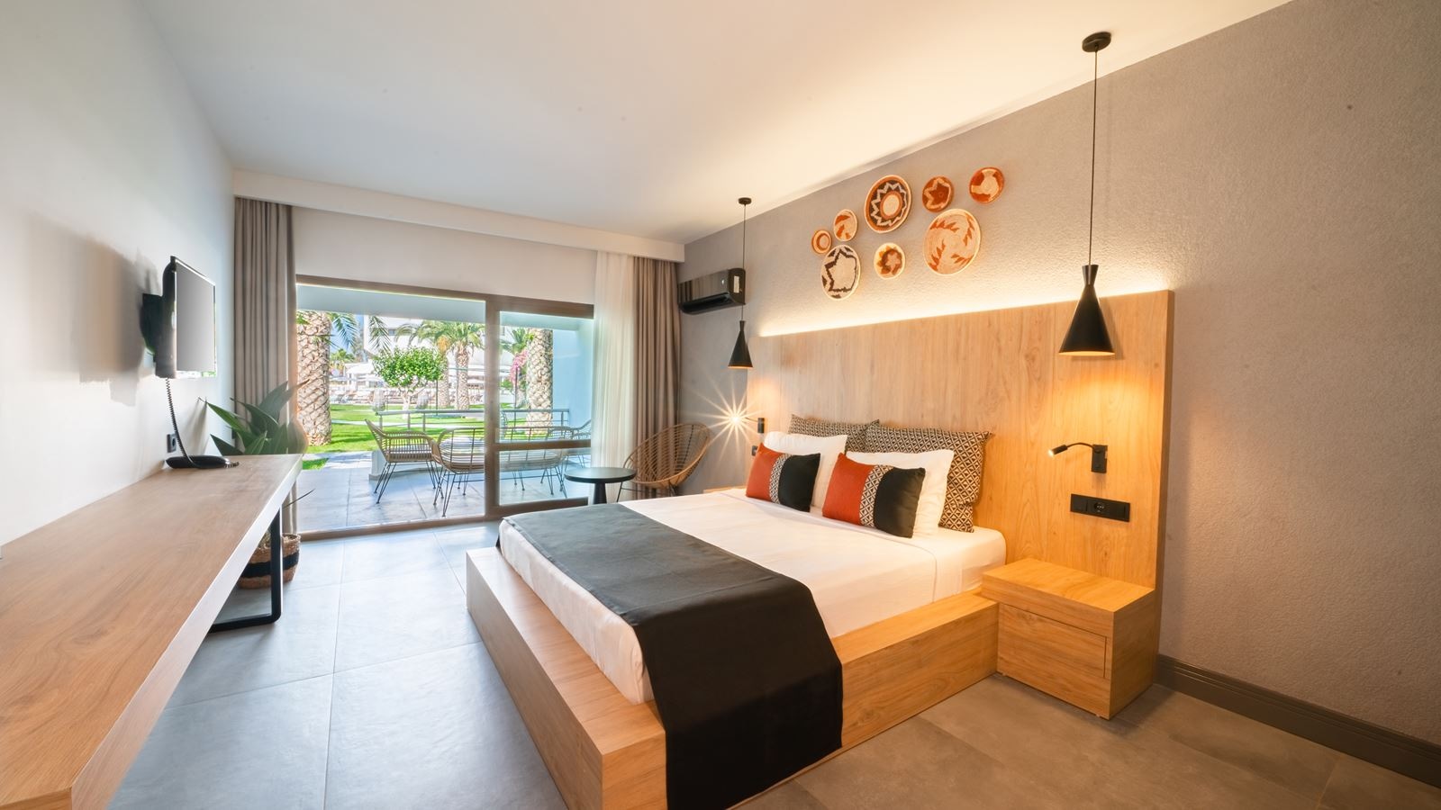 rooms-deluxe-family-room